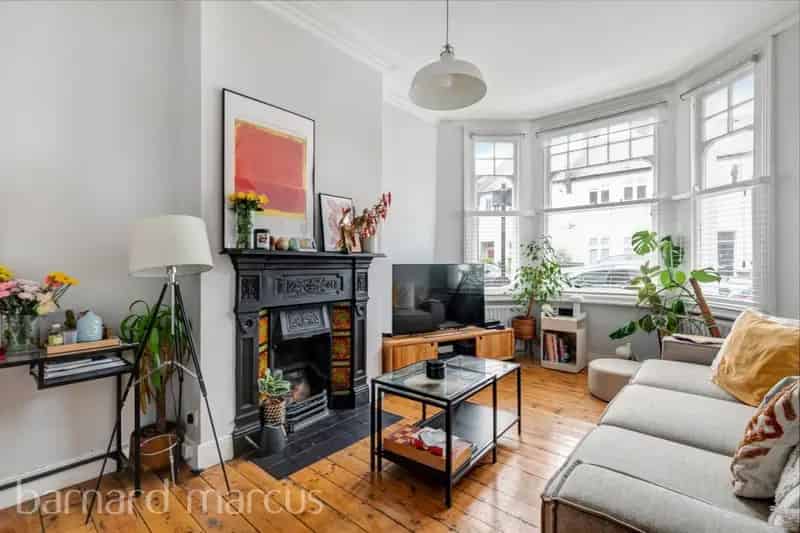 One Bedroom Period Conversion Clapham - Garden Access