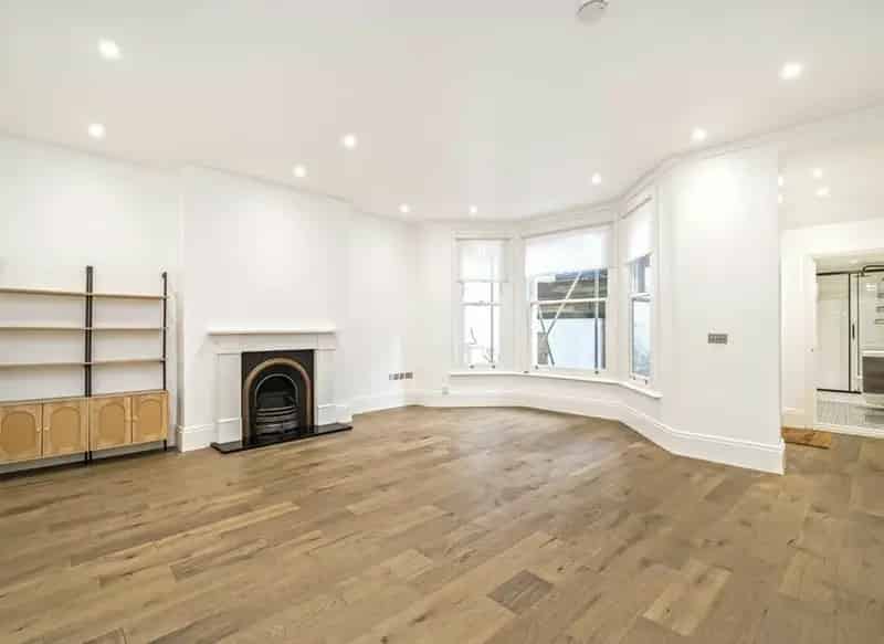 2-Bedroom House with Private Garden and Modern Finishes