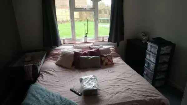 Flat For Rent in Horsham, England