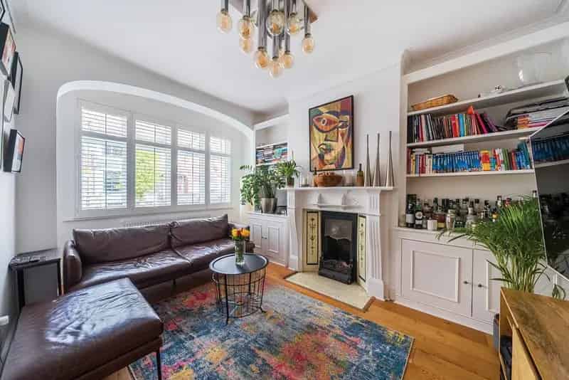Three Bedroom Period House Near Tooting Stations