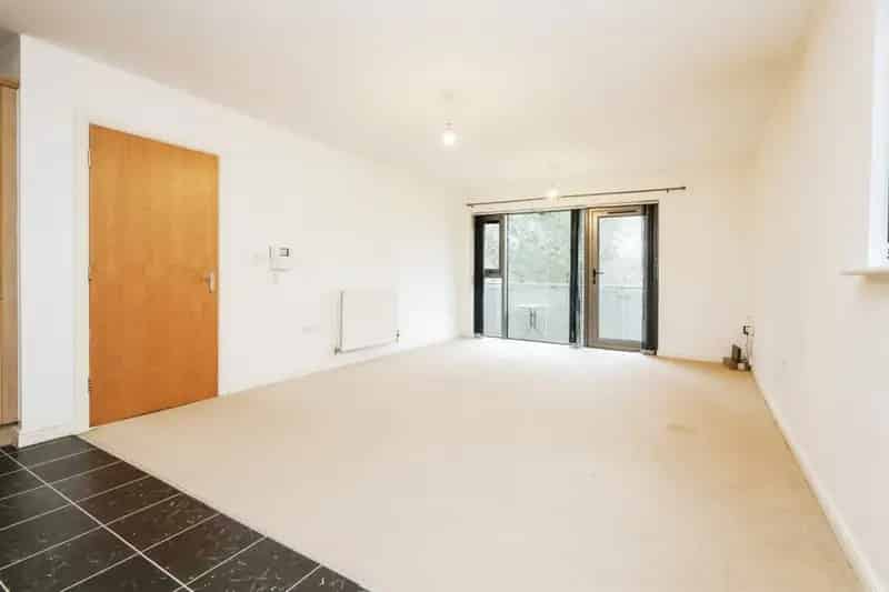 Moseley Two Bedroom Apartment with Golf Course Views