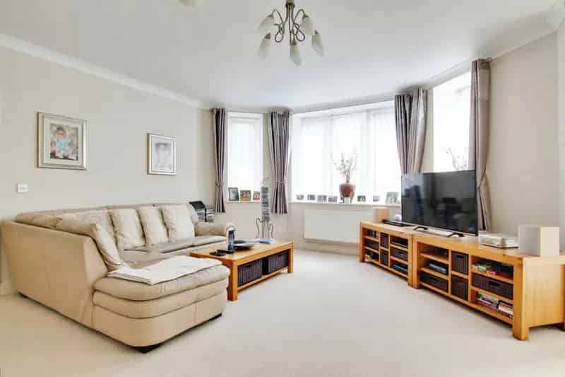 Spacious 1 Bedroom Apartment Canterbury City Centre Private Garden Parking