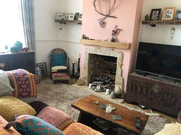 Victorian Terraced House in Historic Tudor Village