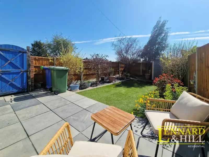 3 Bed House for Sale Garage Parking South Facing Garden
