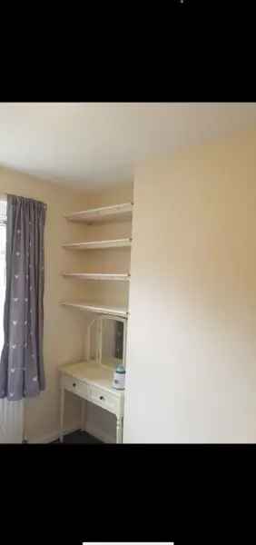 Flat For Rent in Tendring, England