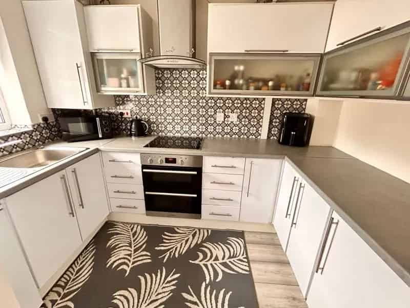 2 Bedroom End of Terrace House to Rent