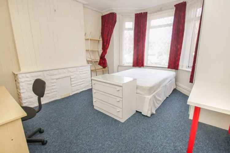 6 Bedroom Detached Student House Near Bournemouth University
