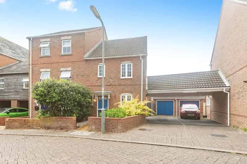 3 Bedroom Semi-Detached House for Sale