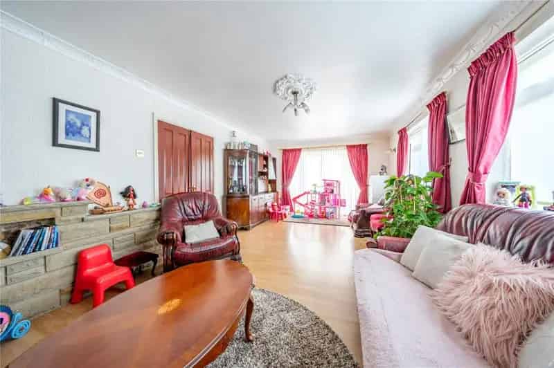 4 Bedroom Detached House for Sale in Drighlington