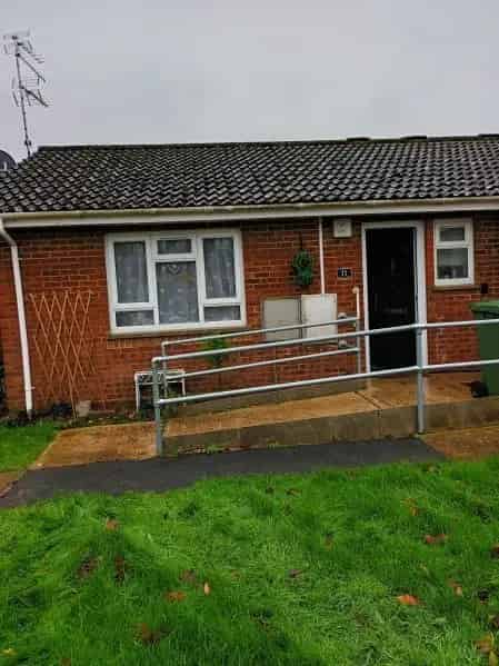 Fitted Kitchen Garden Shower Property