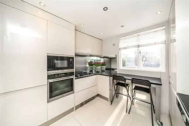 4 Bedroom Maisonette for Sale in Chelsea, London