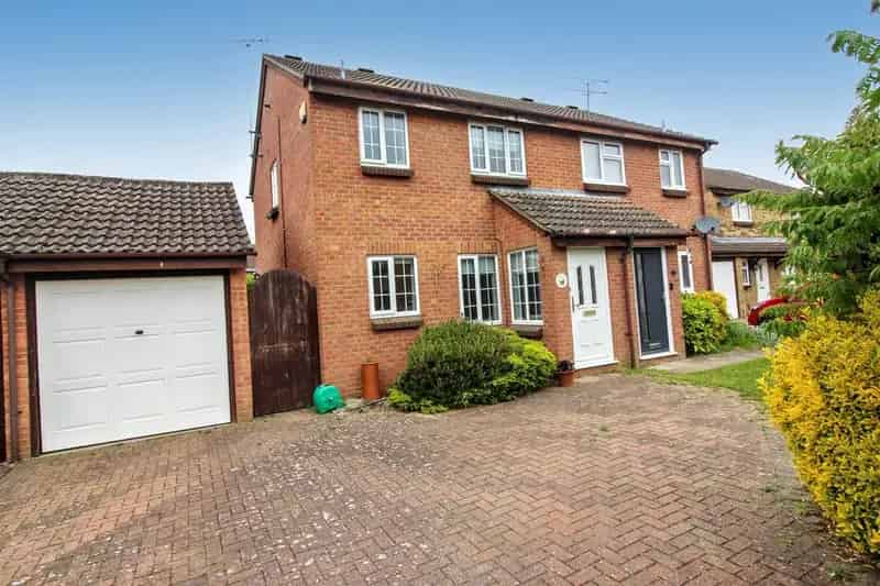 3 Bedroom Semi Detached House To Rent