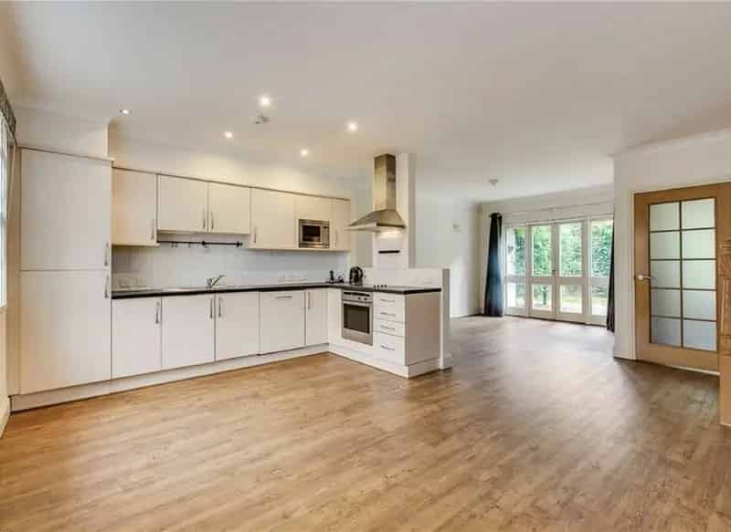 Spacious 2-Double Bedroom Maisonette in Gated Mews