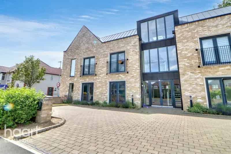 Spacious Studio Flat Cambridge Lovell Lodge Modern Living