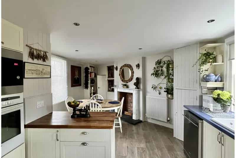 2 Bed Semi-Detached House in Kirkcudbright