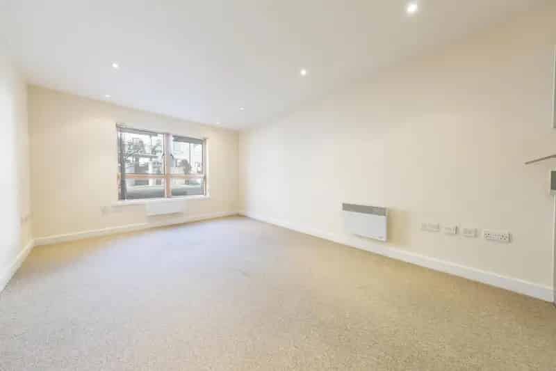 2 Bedroom Flat to Rent Clifton Village Allocated Parking