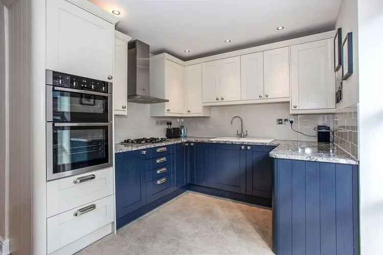 3 Bedroom Townhouse Manchester Piccadilly Village Parking EPC C