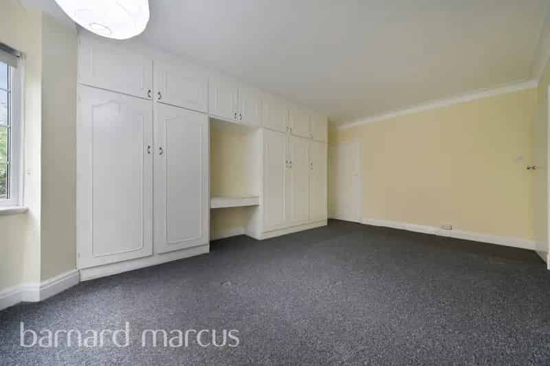 Spacious 2-Bed Flat in Streatham with Excellent Transport Links