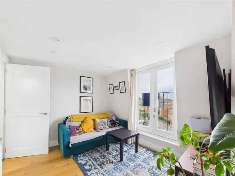 2 Bedroom Flat House to Rent near Acton Town Station