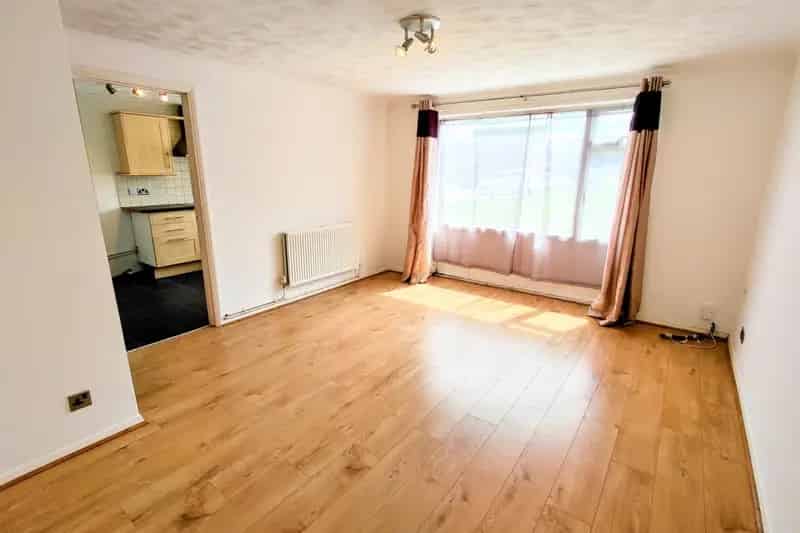 2 Bedroom House in Enderby Close to M69M1