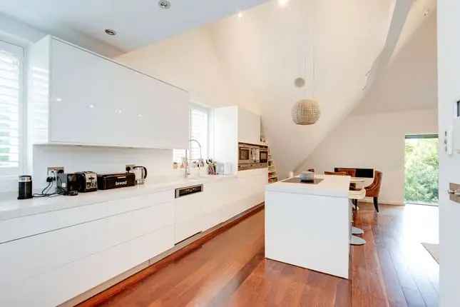 Flat for sale in Eton Avenue, Belsize Park, London NW3