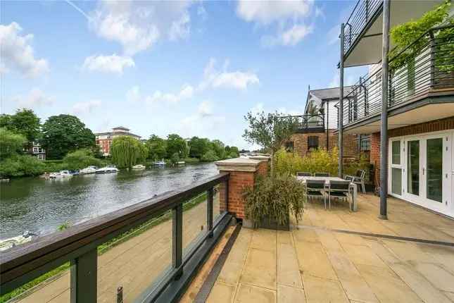 3 Bed River View Apartment Richmond Chain Free