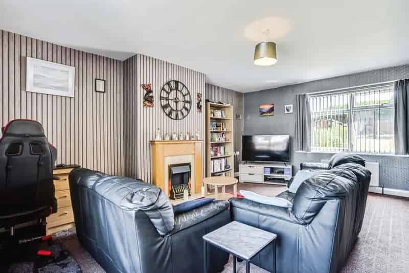 3 Bedroom Semi Detached House for Sale Wrenthorpe West Yorkshire