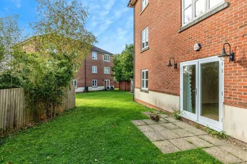 2 Bed Property Under Offer Near Royal Victoria Park