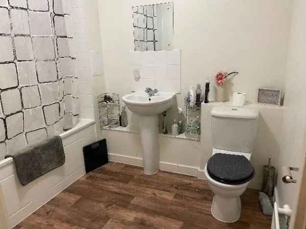 Flat For Rent in Borough of Swale, England