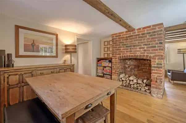 4-Bedroom Period Cottage High Easter Charming Home Modernized
