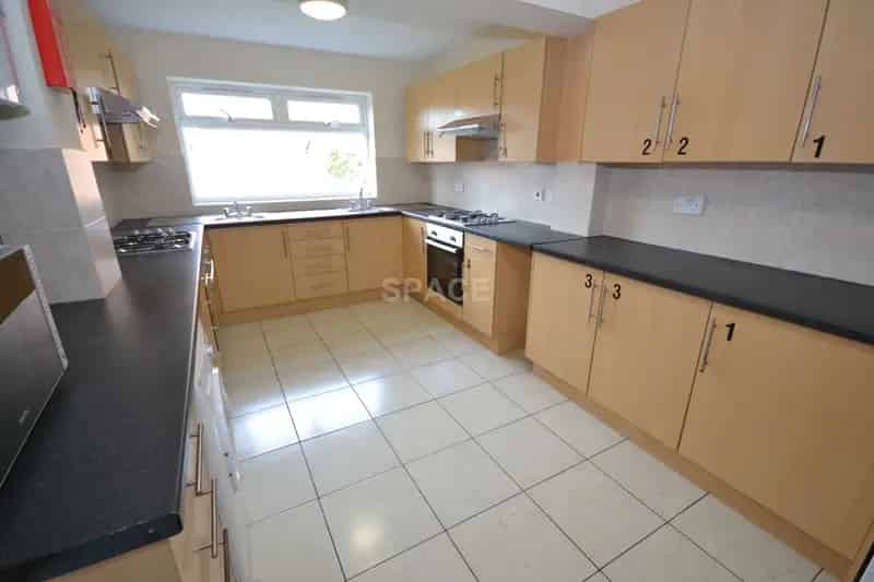 9 Bedroom House Share Near Reading University