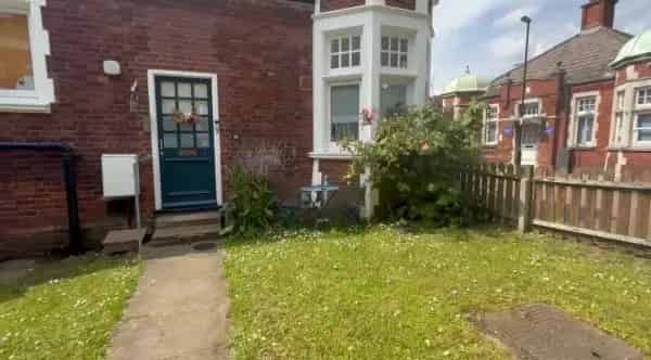 Two Bed Bungalow near Mottingham Village
