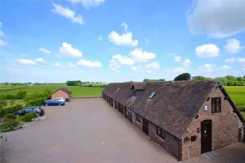 2 bed house for sale