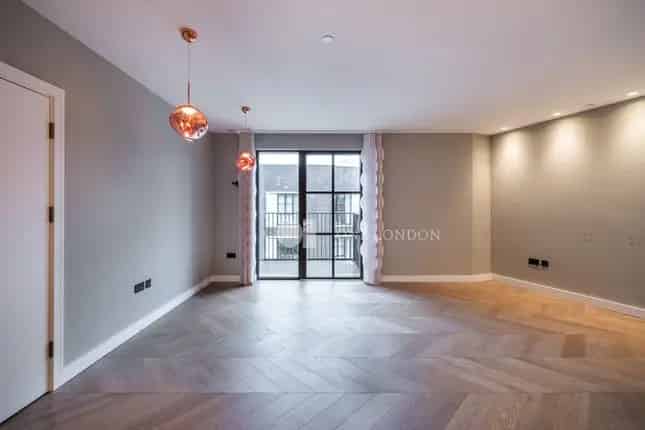 Flat for Sale in Fitzrovia London