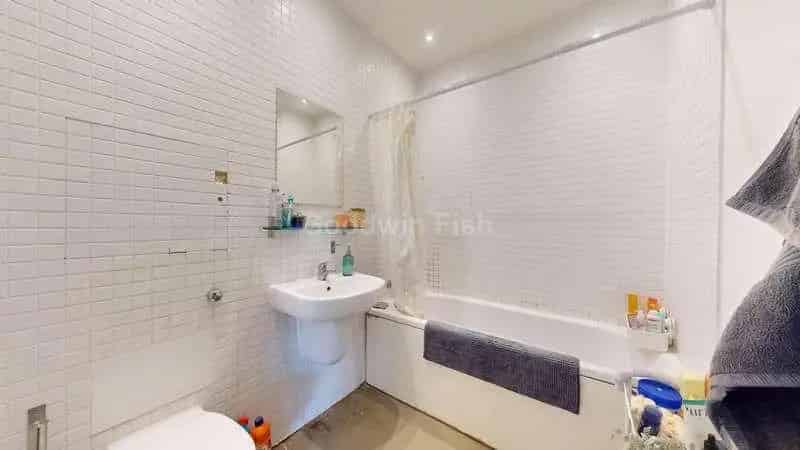 2 Bed Canalside Apartment Timber Wharf Manchester