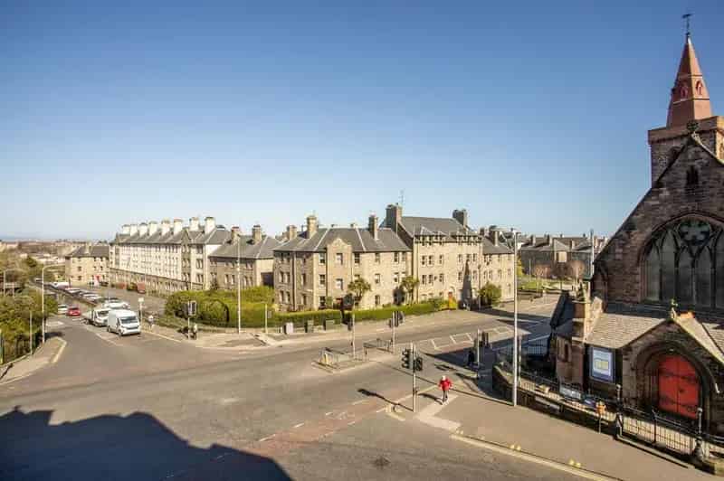 2 Bedroom Flat for Sale in Willowbrae Edinburgh