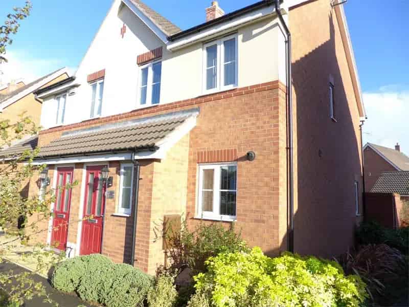 2 Bedroom Semi Detached House To Rent