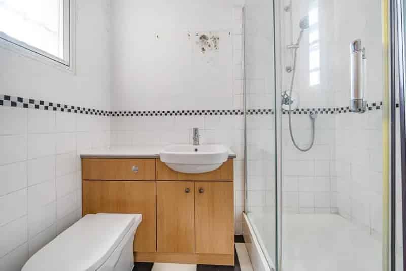 Spacious Ground Floor Studio Flat Near King St Excellent Transport Links