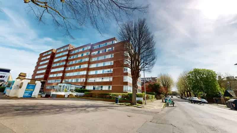 3 Bedroom Flat to Rent in Brighton
