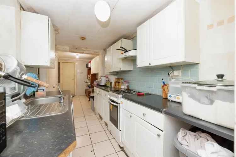 House For Sale in Whippendell Road, Watford, England