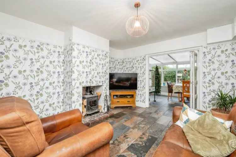 Bacton Beach Bungalow - 3 Double Bedrooms - Large Garden - No Onward Chain