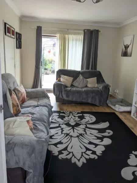 3 Bedroom Semi Detached House Near M4 Motorway