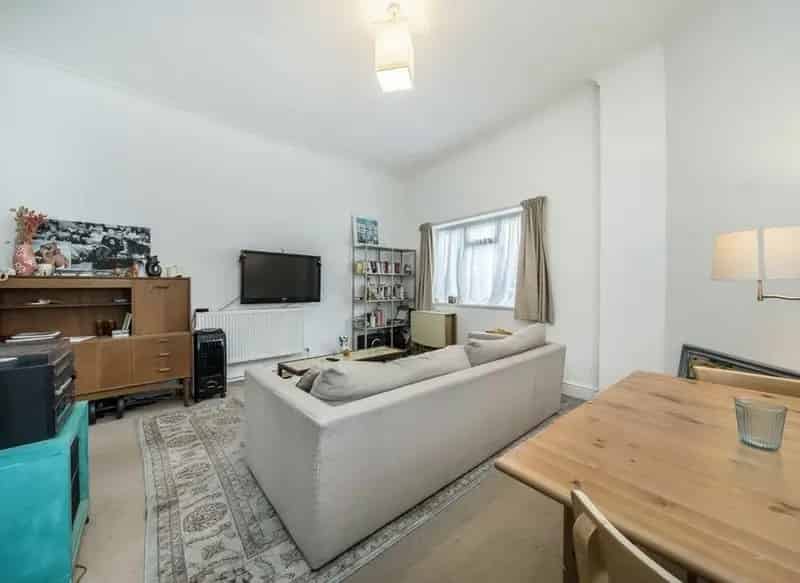 Spacious 2-Bedroom Flat with Private Garden Lordship Lane