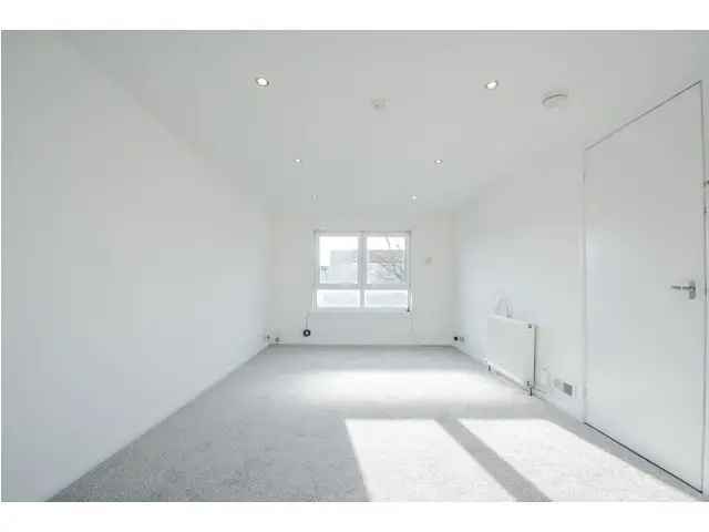 3 Bedroom House for Sale in Livingston Mowbray Rise