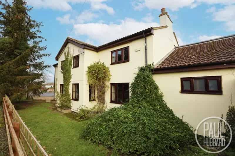 The Lazy Otter: Historic Pub with Modern Enhancements - Versatile Commercial Opportunity