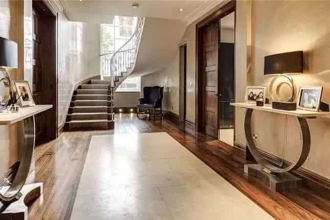 Detached House for Sale in Hampstead Garden Suburb