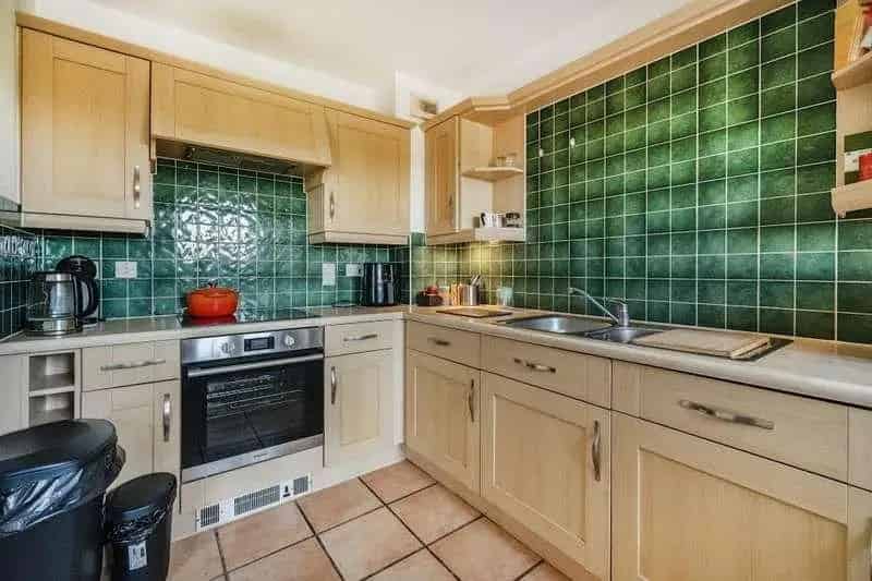 2 Bed Flat for Sale Near A34