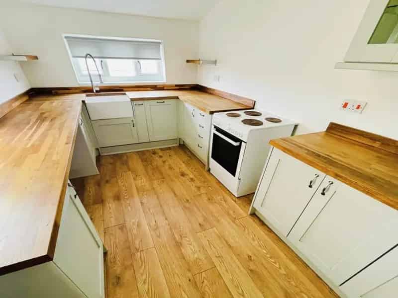 3 Bedroom Terraced House Near Transport Links