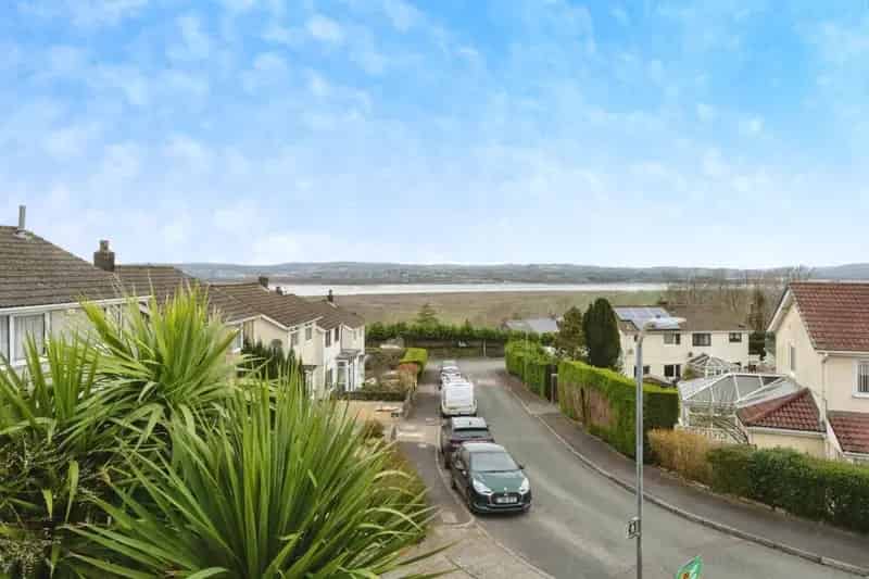4 Bedroom Detached House Near Penclawdd