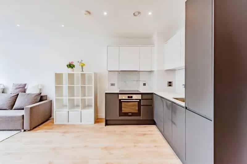 Chain Free Modern Apartment with Allocated Parking